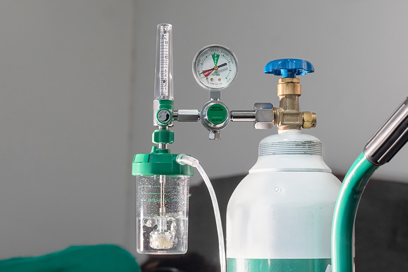 酸素ボンベ